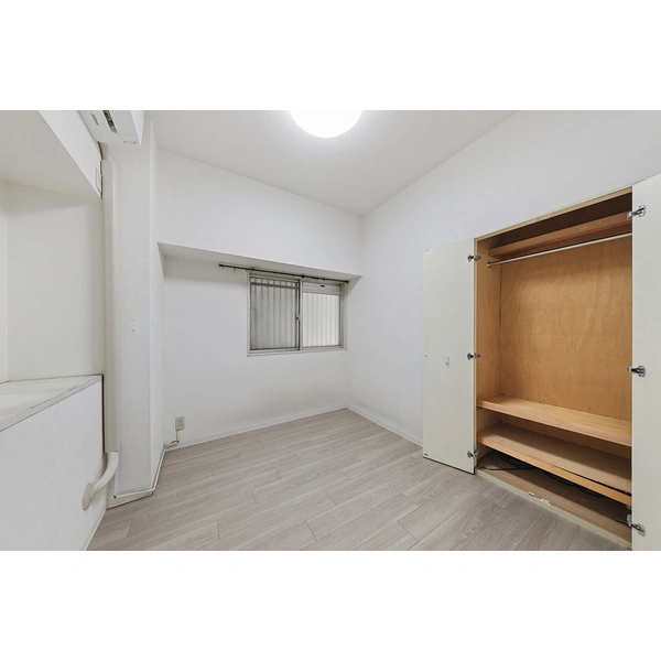 グリーンパーク新綾瀬 納戸約4.8畳※家具・調度品は価格に含まれません