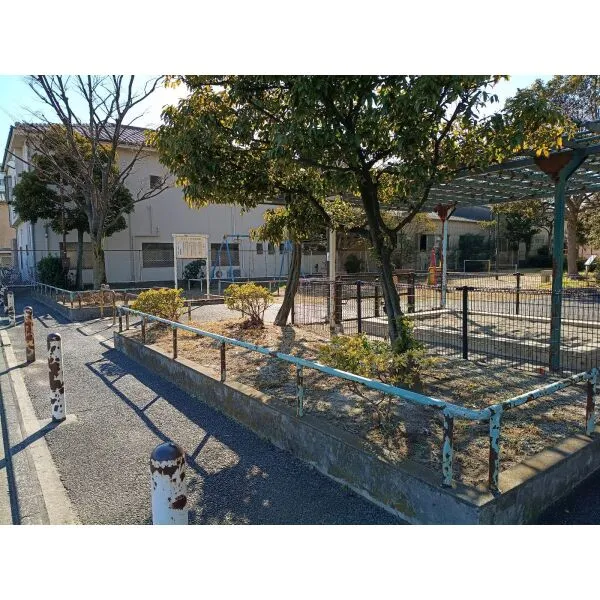 グリーンパーク新綾瀬 辰沼二丁目児童遊園(公園)まで約80m(徒歩1分)