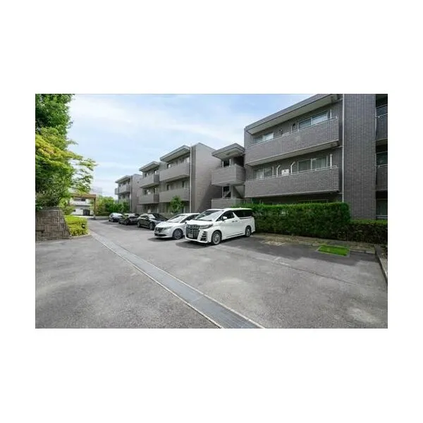 パークハウス南山 外観・駐車場