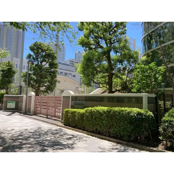 パークタワー晴海 中央区立晴海中学校(中学校)まで約530m(徒歩7分)