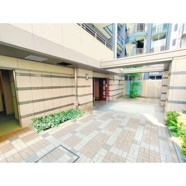 グーディッシュ新子安 【エントランスアプローチ】JR線「新子安」駅・京急線「京急新子安」駅の2路線2駅利用可能!通勤・通…