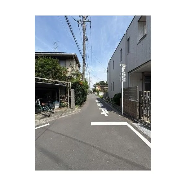 杉並区本天沼３丁目 東側前面道路（２０２６年８月撮影）