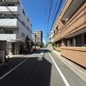 世田谷区瀬田２丁目 前面道路：前面公道：幅員約6.0m(撮影年月：2026年08月)
