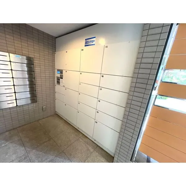 ヴェルビュ中野 宅配ボックス