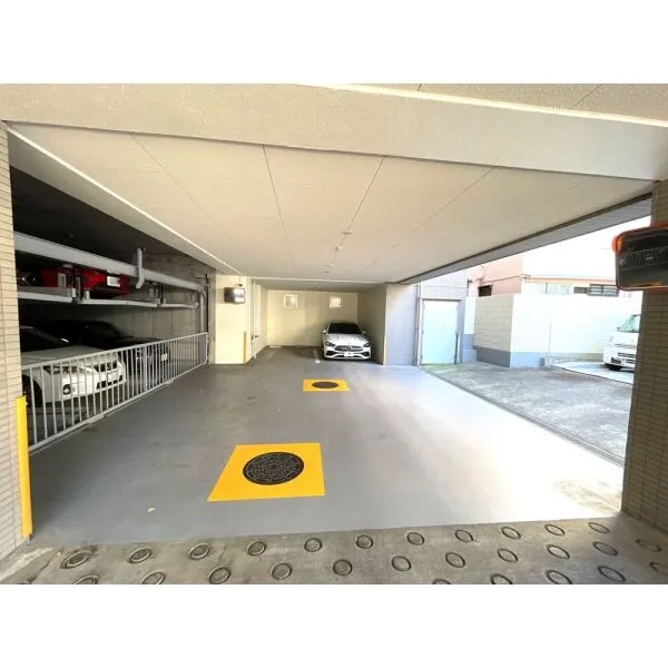 ヴェルビュ中野 駐車場