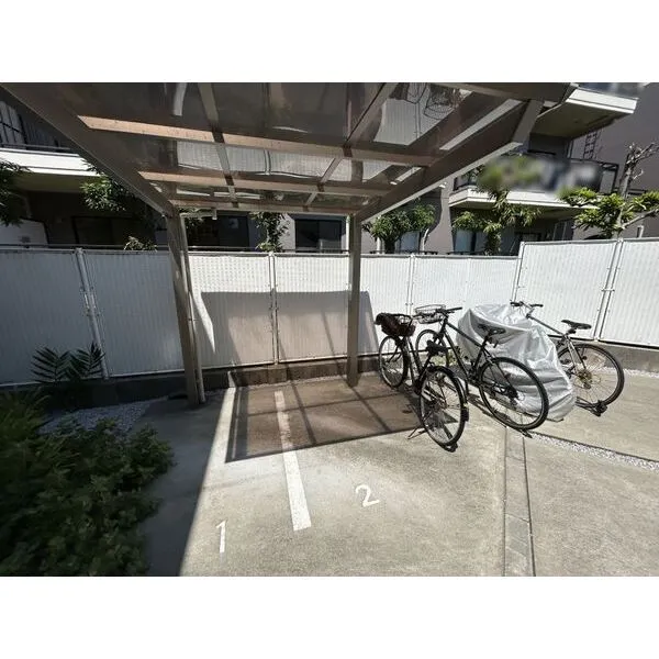 プレシャスSOL経堂 駐輪場