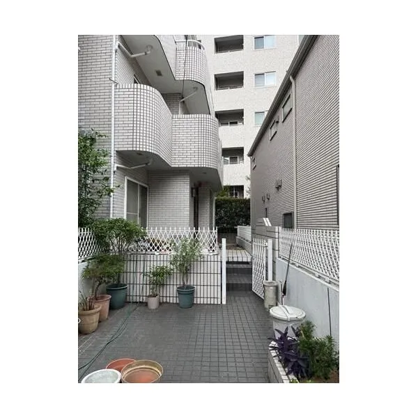 世田谷区池尻４丁目 現地（路地状部分、左）