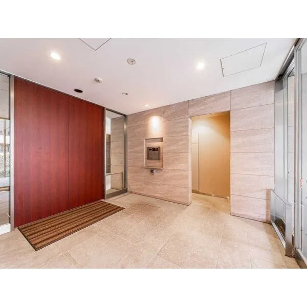 ウエリス渋谷本町 エントランス