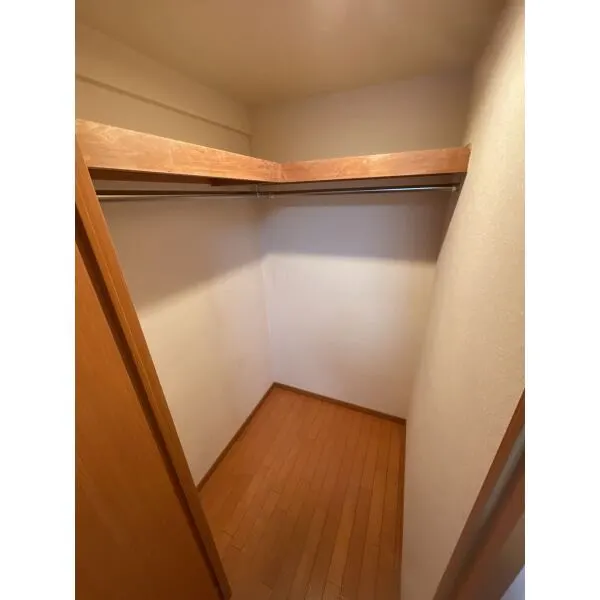 モンセーヌ高槻セレシア ウォークインクローゼット