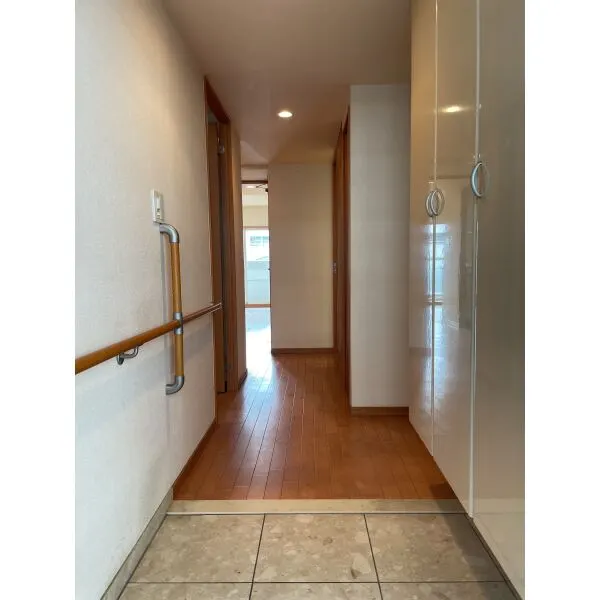 モンセーヌ高槻セレシア 廊下