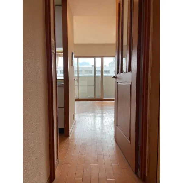 モンセーヌ高槻セレシア 廊下