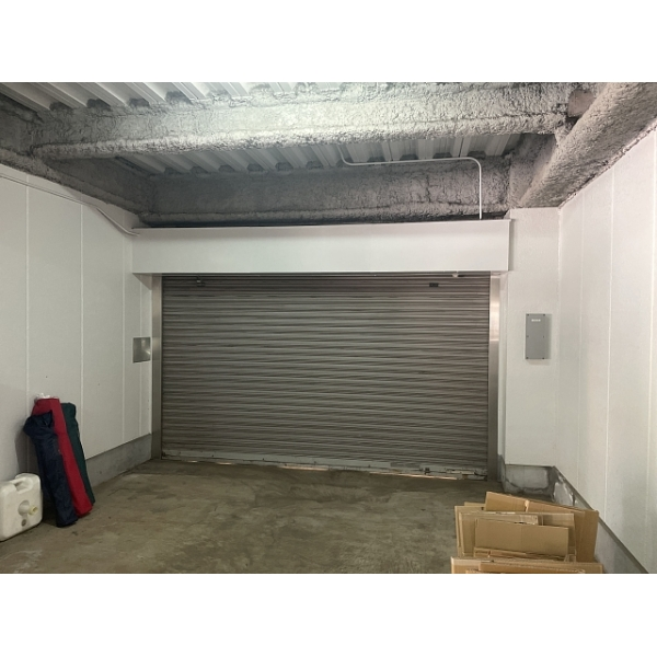 横浜市鶴見区上末吉1丁目 南側シャッター前