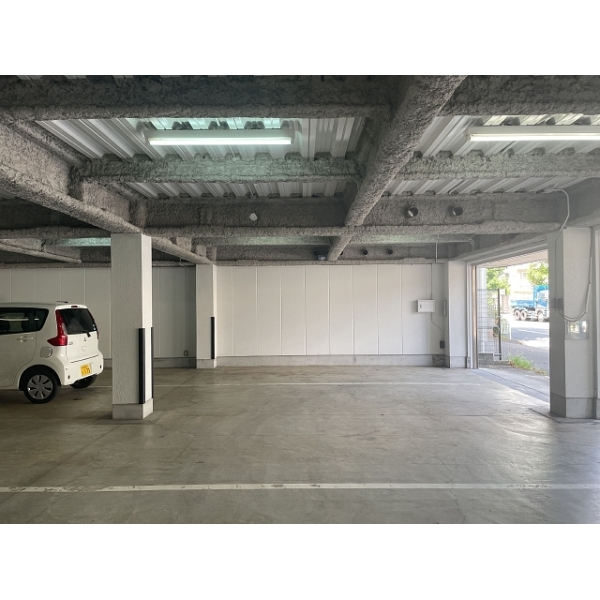 横浜市鶴見区上末吉1丁目 駐車スペース