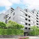 南青山テラス　常盤松フォレスト 三菱地所他3社分譲、地上13階建ての4階部分。複数路線が乗り入れる「表参道」駅まで徒歩11分です。