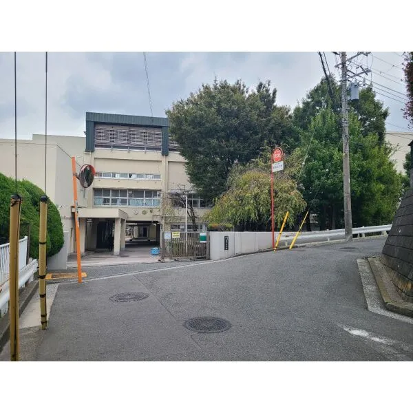 横浜市港南区笹下２丁目 横浜市立笹下中学校（中学校）まで約920m（徒歩12分）