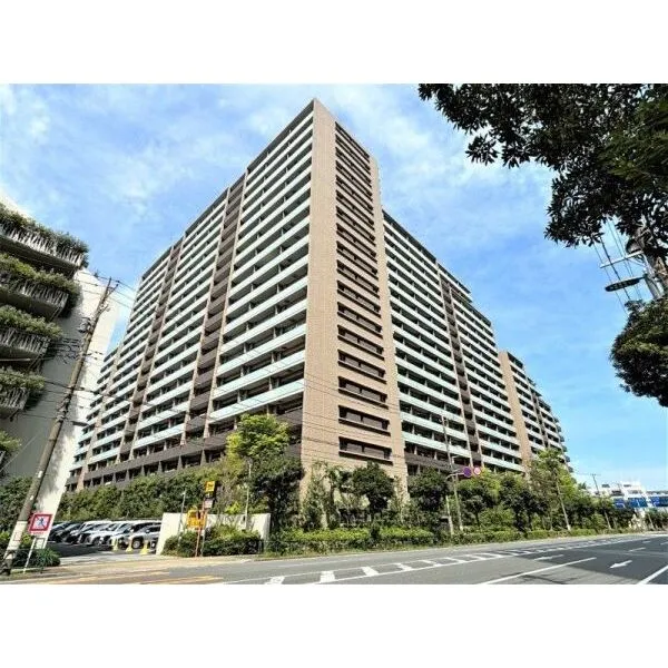 グランドメゾン品川シーサイドの杜 緑豊かな敷地に佇む、総戸数687戸の大規模レジデンス。