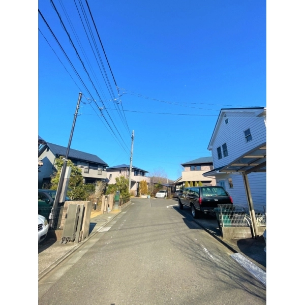 多摩市聖ヶ丘２丁目 前面道路