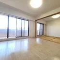 ナイスパークステイツ横濱天王町 南向き・約8.1ｍのワイドスパンにつき、陽当たり・通風良好！※CG加工により、家具を消しています。
