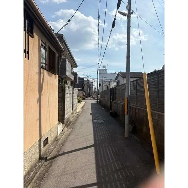 京都市左京区田中南大久保町 叡山電鉄「元田中」駅まで徒歩2分。最寄りのスーパーまで約200mと、お買い物にも便利な立地です。