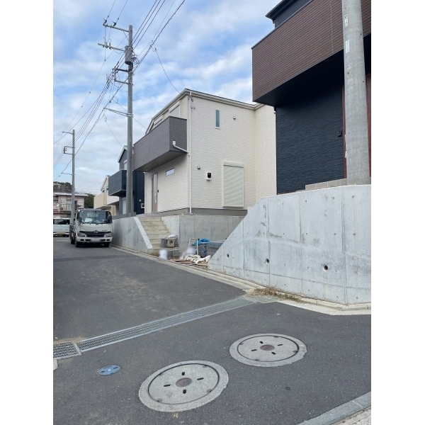 横浜市港南区笹下２丁目 前面道路