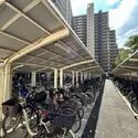 溝の口ガーデンアクアスアクアウィングB棟 1住戸1台無償のサイクルポート付設。