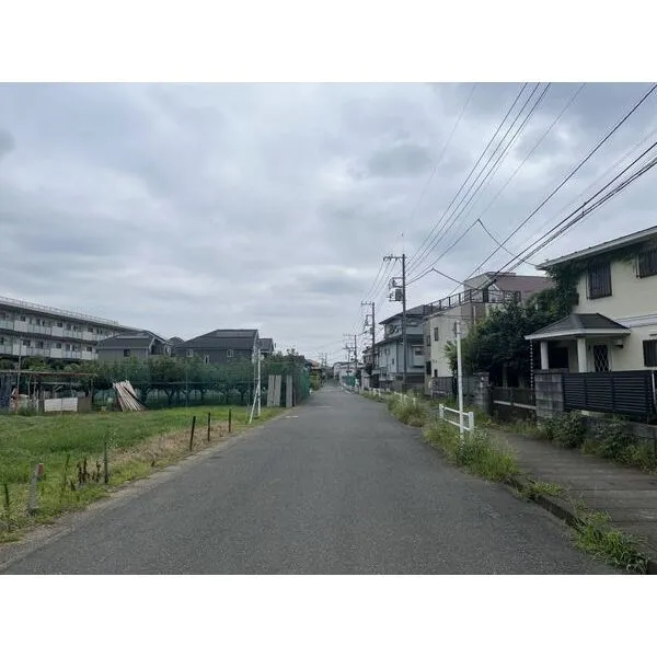 稲城市東長沼 前面道路