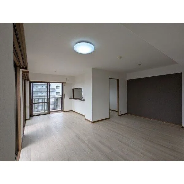 キャナルタウン中央 総戸数204戸のビッグコミュニティ。SRC造地上34階地下1階建タワー型マンションの10階部分。