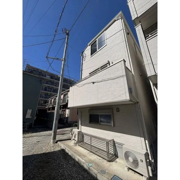 横浜市鶴見区豊岡町 南東向きバルコニー・全室2面採光♪陽当たり・通風良好です！