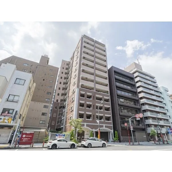 ライオンズグローベル浅草雷門 レンガ調の13階建てRC構造マンション