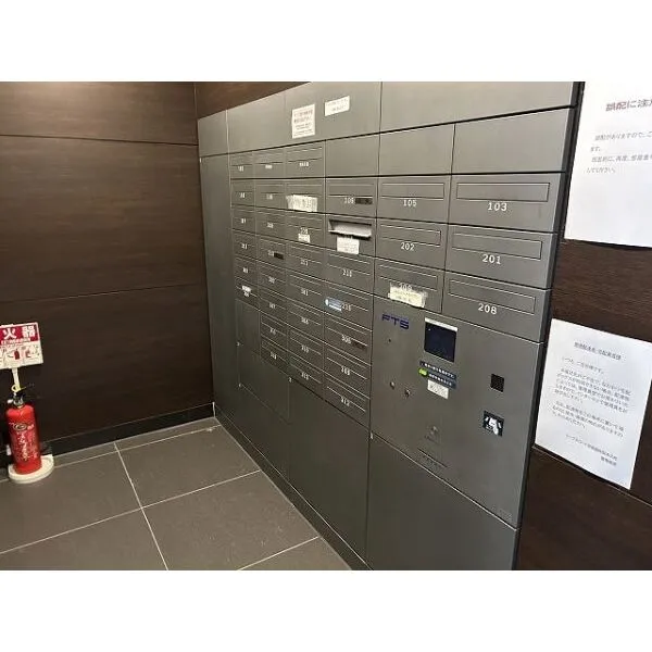 イーグルコート京都御所梨木の杜 宅配ボックスもあり大変便利です!