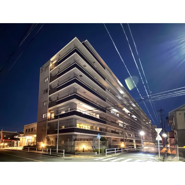 ファミリアーレ八田駅前 外観