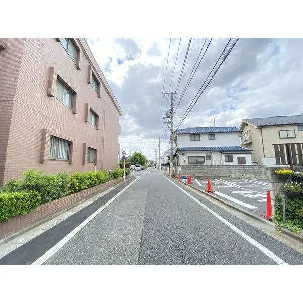 練馬区田柄5丁目 前面道路含む外観