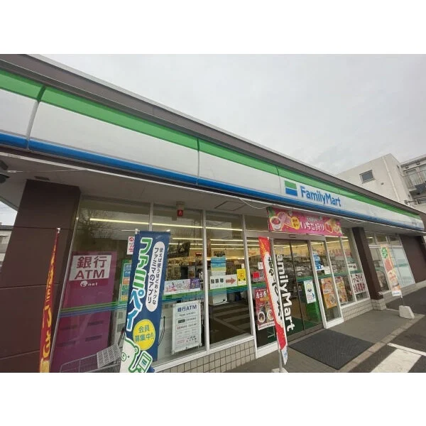 練馬区春日町１丁目 ファミリーマート春日町一丁目店（コンビニ）まで約90m（徒歩2分）