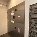 ウィルローズ東川口 共用部に宅配ボックスがあるため、不在時にも荷物の受け取りが可能です。