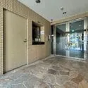 ベル・アーバニティ西宮 不審者や勧誘員などが建物内に立ち入るのを防いでくれるオートロック付き。