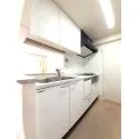 ナイスエスアリーナ横浜二俣川 料理をしながらでもご家族との会話を楽しめる対面キッチン。