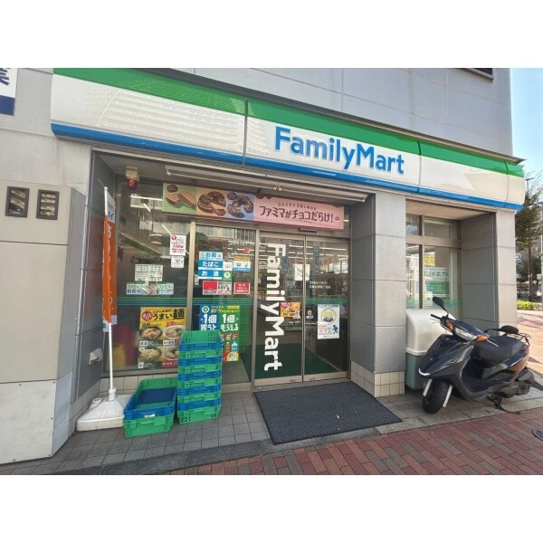 イーストコモンズ清澄白河セントラルタワー ファミリーマート江東白河四丁目店（コンビニ）まで約130m（徒歩2分）