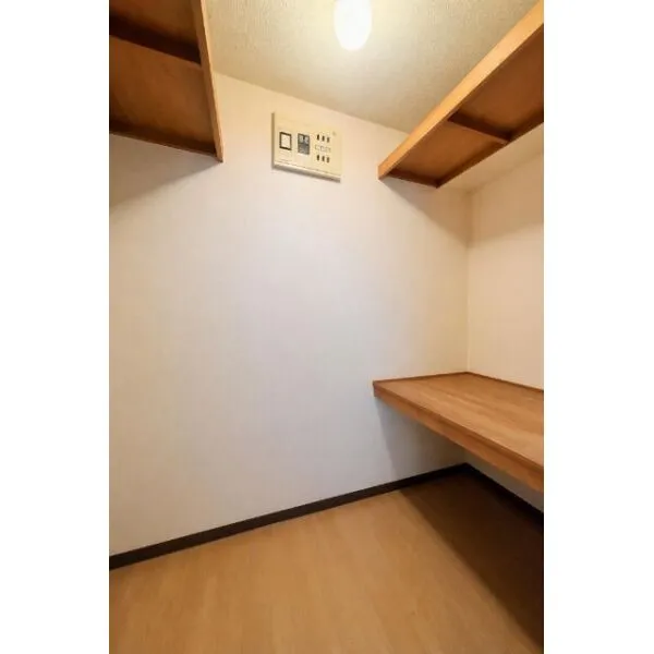 谷津パークタウン二番街３２号棟 玄関