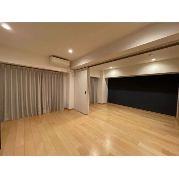 ヴェラハイツ武蔵小山 リビングダイニングと洋室