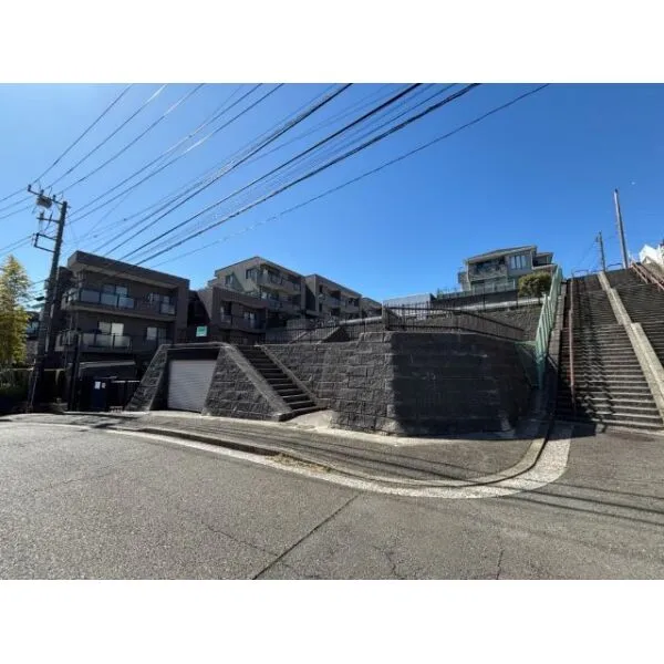 横浜市港南区下永谷３丁目 地下車庫付き