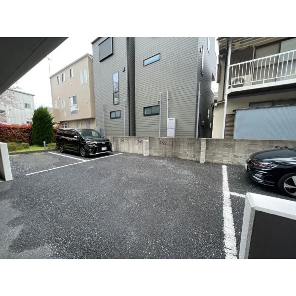 プレミアム大宮 駐車スペース