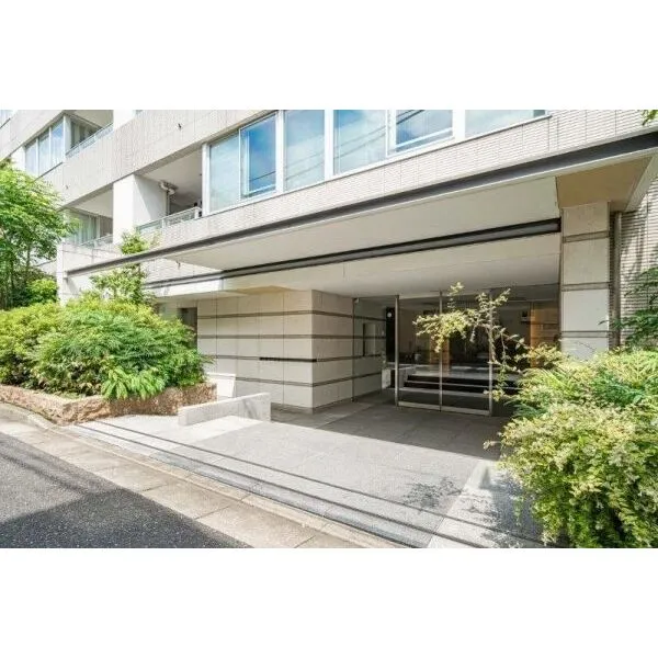 ディアナコート千石丸山町 上質感を演出するエントランスアプローチ