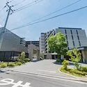 ザ・パークハウス和光市 開放感あふれる車寄せと歩車分離による安全性を両立。