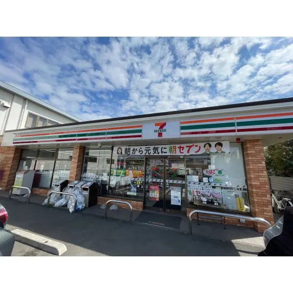 町田市金森東４丁目 セブンイレブン町田小川2丁目店（コンビニ）まで約340m（徒歩5分）