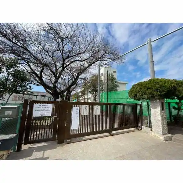 町田市金森東４丁目 町田市立南中学校（中学校）まで約830m（徒歩11分）