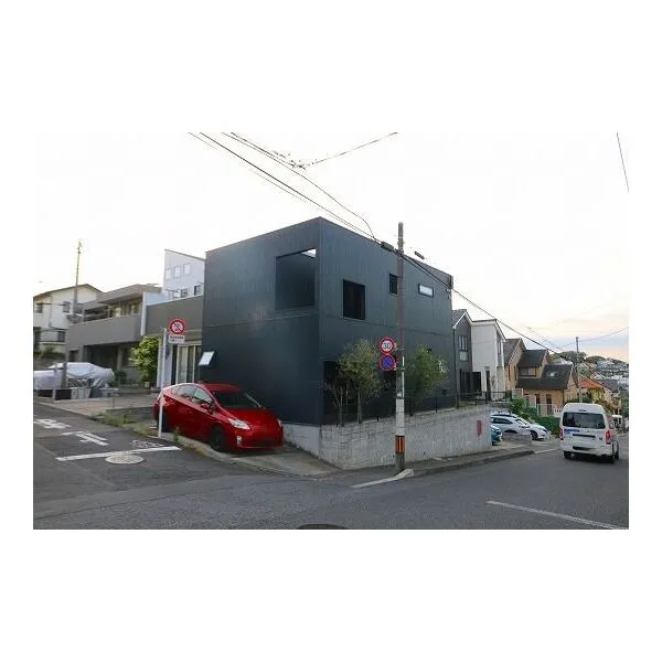 日野市程久保3丁目 前面道路含む現地写真