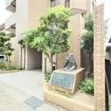 ライオンズマンション原第３ ライオン像が出迎えのエントランス