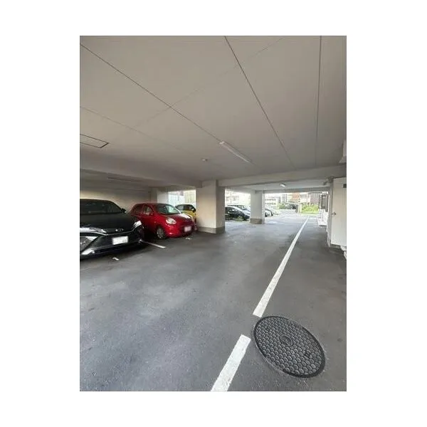 ユーハウス志賀本通 駐車場