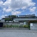 多摩市桜ヶ丘１丁目 多摩市立多摩第一小学校（小学校）まで約1040m（徒歩13分）