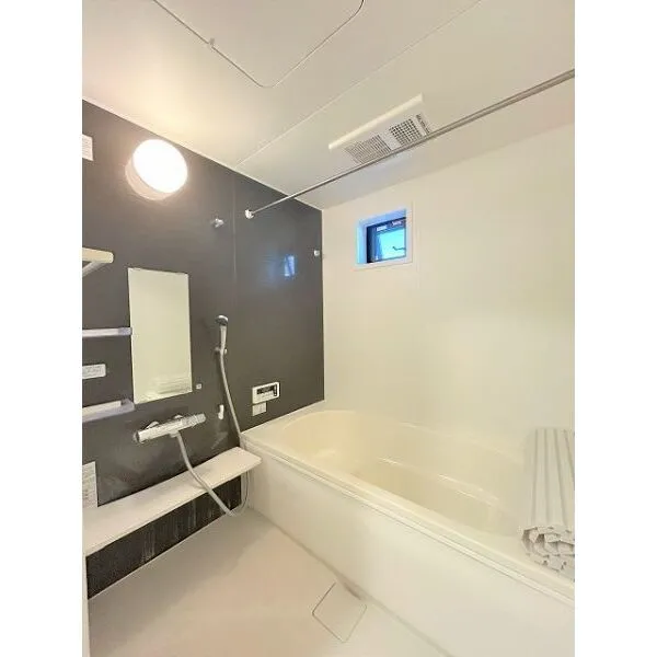 八王子市本町 浴室にも窓があり、換気・通風ともに良好!